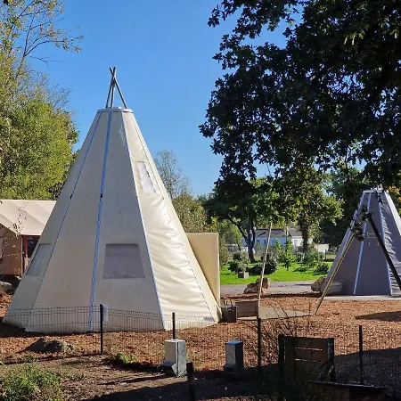 Tipi Les P'tites Maisons Dans La Prairie Campsite Sallertaine