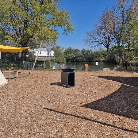 Tipi Les P'tites Maisons Dans La Prairie Sallertaine
