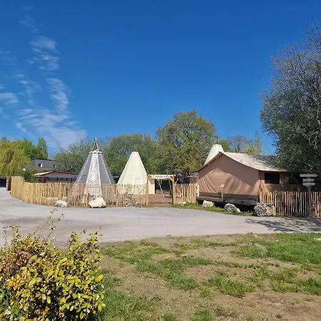 Tipi Les P'tites Maisons Dans La Prairie Campsite