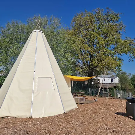 Tipi Les P'tites Maisons Dans La Prairie Campsite *