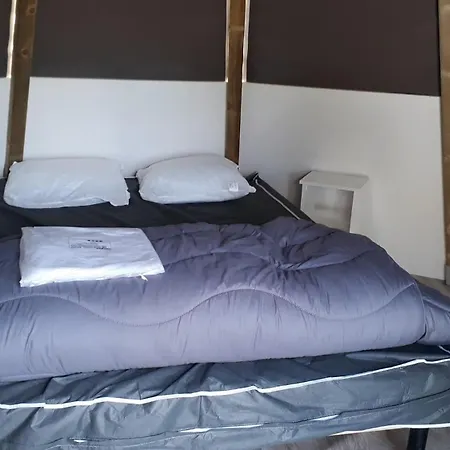 Tipi Les P'tites Maisons Dans La Prairie Campsite Sallertaine