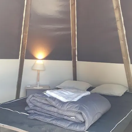 Campsite Tipi Les P'tites Maisons Dans La Prairie *