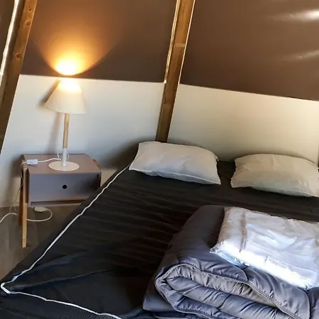 Tipi Les P'tites Maisons Dans La Prairie Campsite