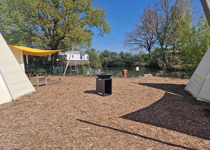 Tipi Les P'tites Maisons Dans La Prairie Sallertaine