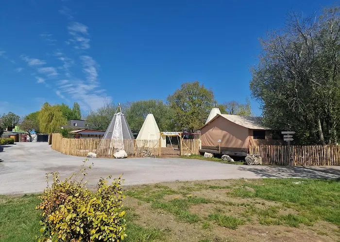 Tipi Les P'tites Maisons Dans La Prairie Camping